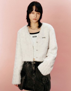 Urban Revivo V-Neck Furry コート レディース 白 | 436182-CDY