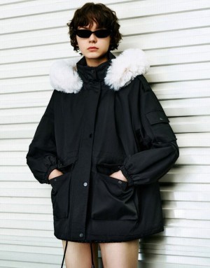 Urban Revivo フード付き パッド入り With Furry Collar コート レディース 黒 | 327480-HGY