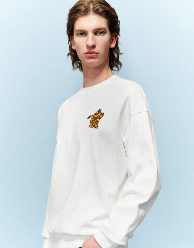 Urban Revivo Cartoon Embossed Crew Neck スウェットシャツ メンズ 白 | 234690-XHD