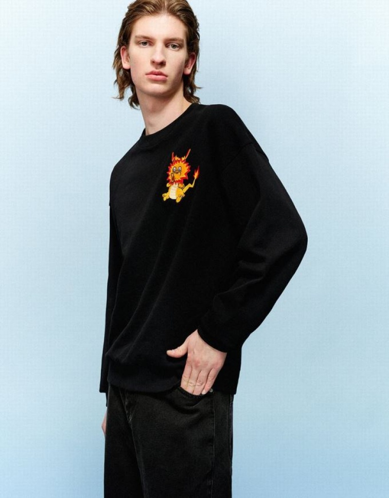 Urban Revivo Dragon Embossed Crew Neck スウェットシャツ メンズ 黒 | 689370-GFS