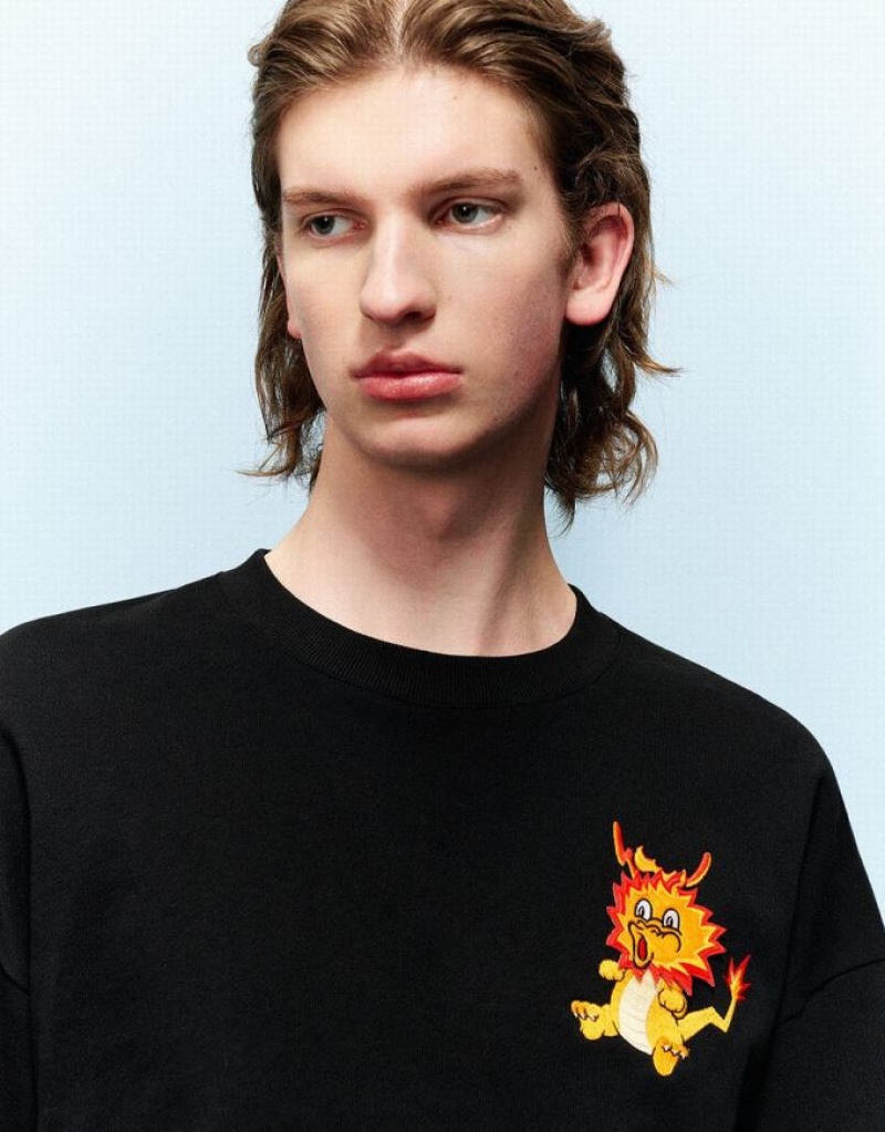 Urban Revivo Dragon Embossed Crew Neck スウェットシャツ メンズ 黒 | 689370-GFS