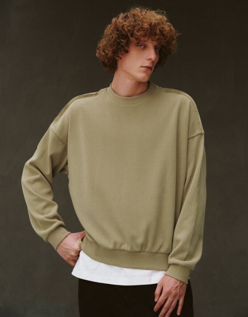 Urban Revivo Drop Shoulder Sleeve Crew Neck スウェットシャツ メンズ カーキ | 539460-ZMN