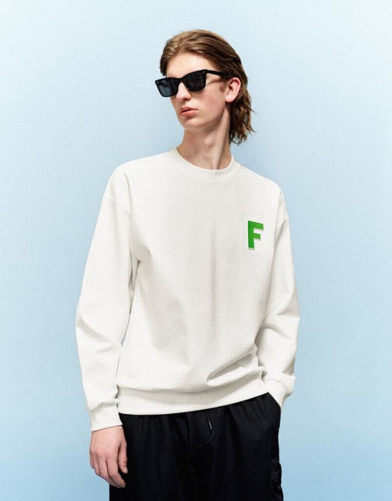 Urban Revivo Letter Embossed Crew Neck スウェットシャツ メンズ 白 | 794831-TOY