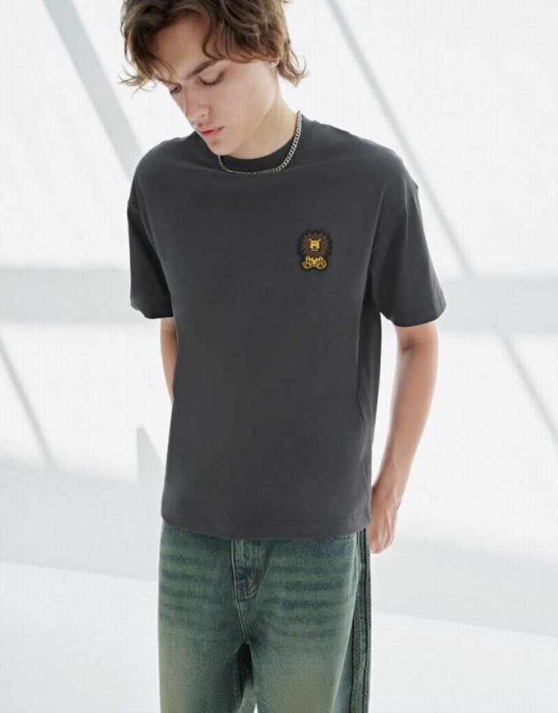 Urban Revivo Lion Embossed Crew Neck Tシャツ メンズ 暗グレー | 739580-CVQ