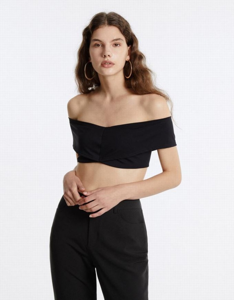 Urban Revivo Off-Shoulder Cropped Top ストラップレスブラ レディース 黒 | 487053-LTP