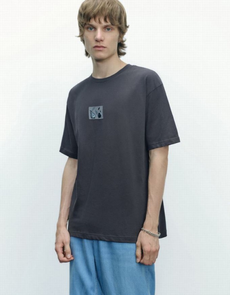 Urban Revivo Printed Crew Neck Tシャツ メンズ 暗グレー | 279356-BPF