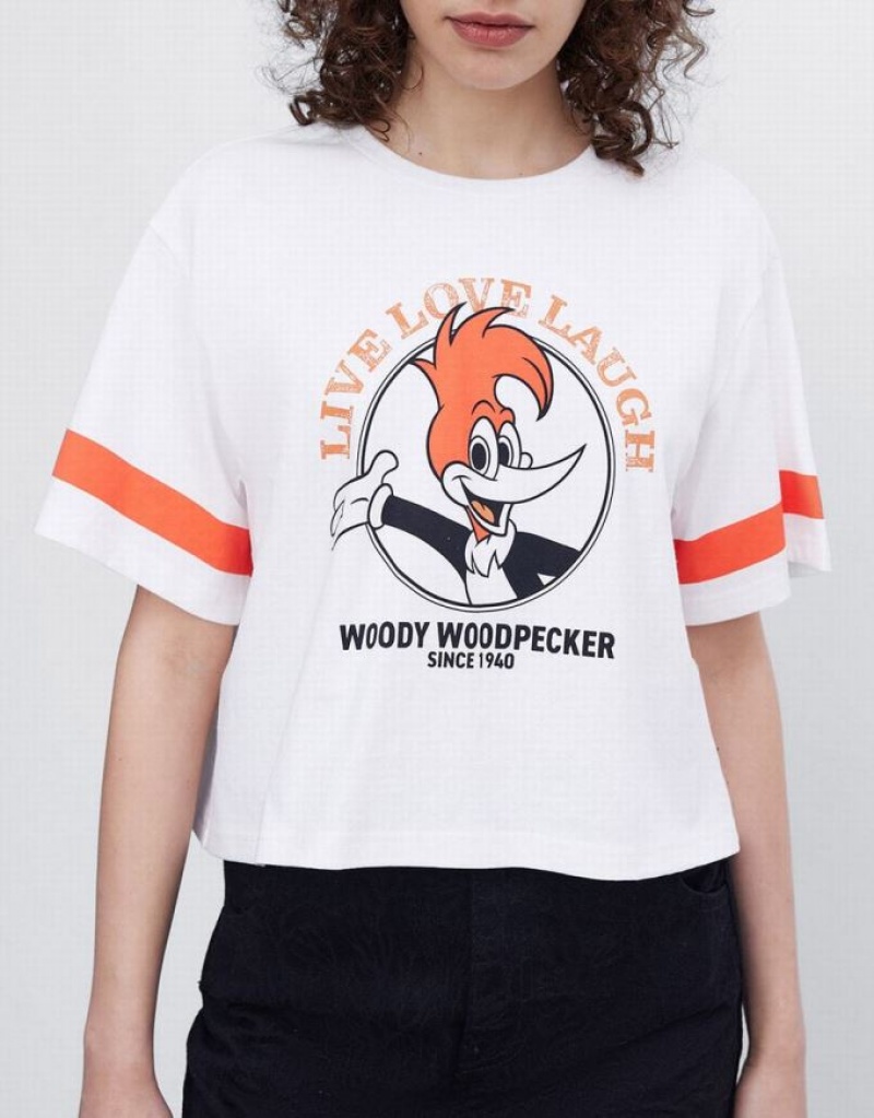 Urban Revivo Woody Woodpecker Crop Tシャツ レディース 白 | 574381-ILV